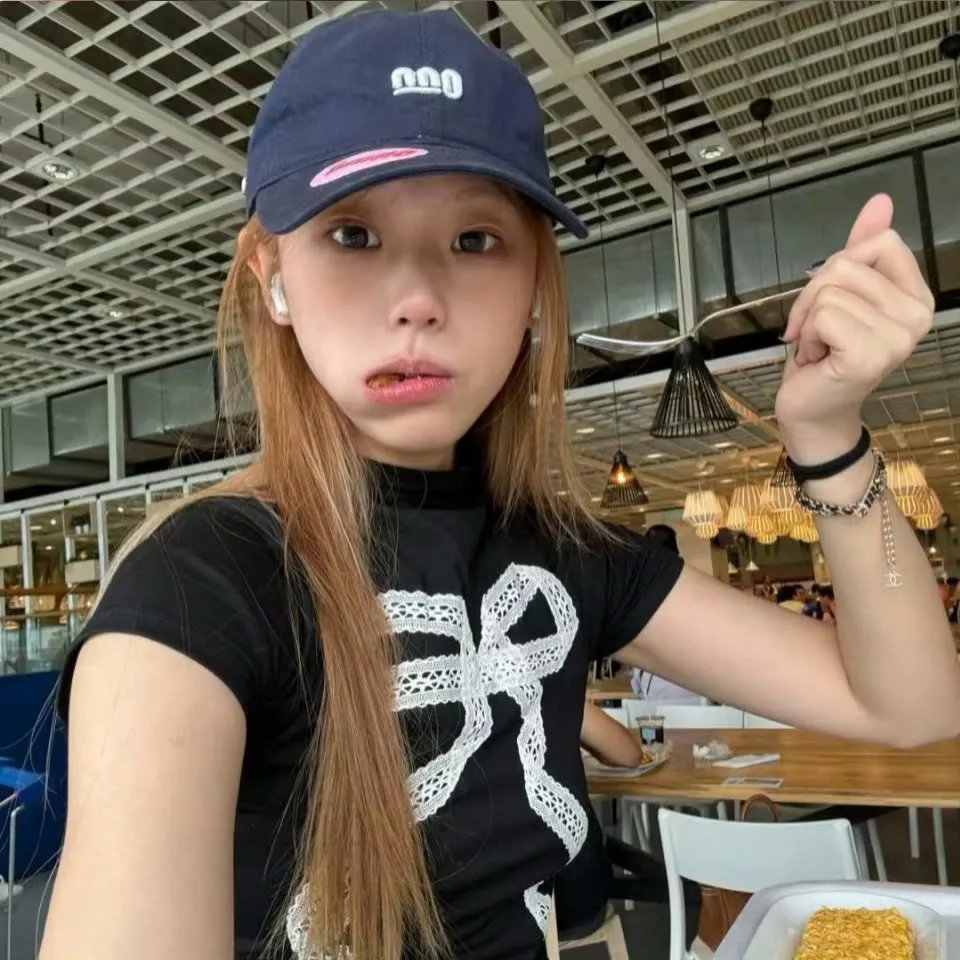 蔷花，红莲